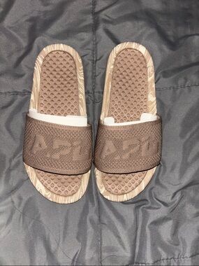 APL BL Techloom slides almond/Pristine/Marble sz 6 w